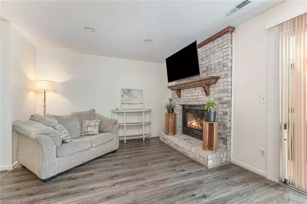 907 Shelby DR #D, Greensboro, NC 27409