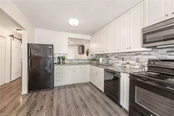 907 Shelby DR #D, Greensboro, NC 27409