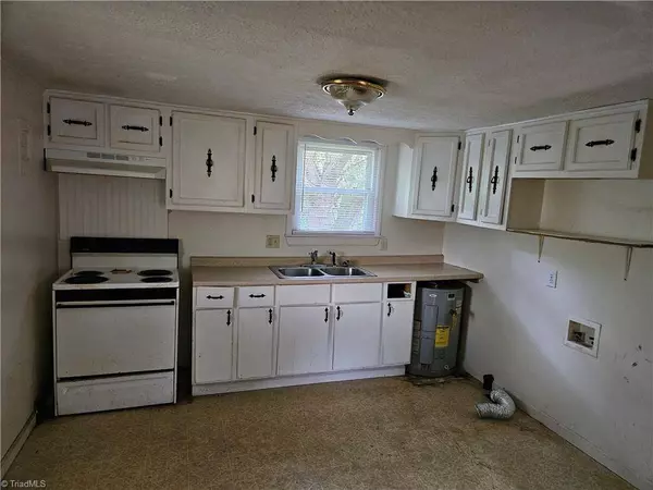 411 Thomas ST, Eden, NC 27288