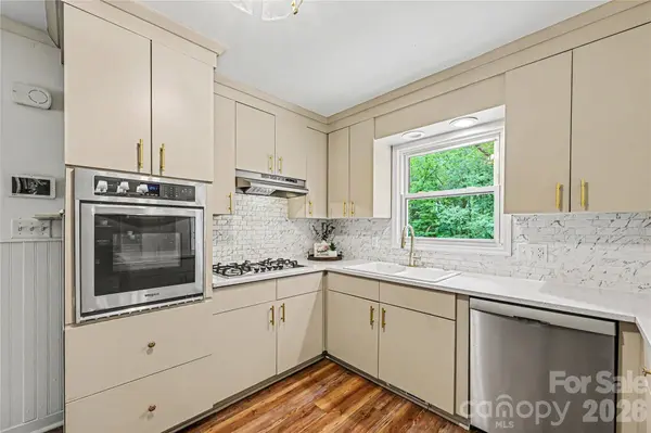 716 Grandview DR NE, Concord, NC 28025