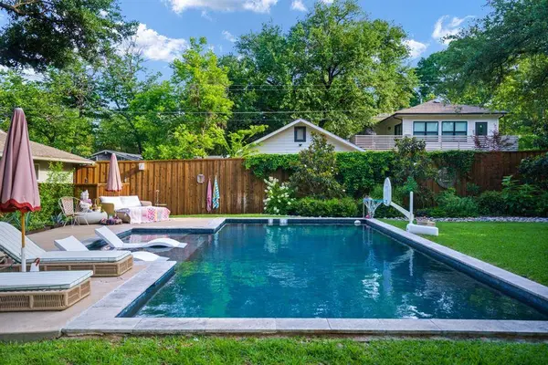 911 Saint Lukes Drive, Richardson, TX 75080