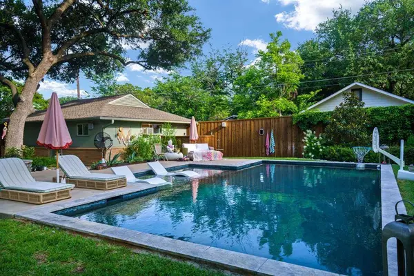 911 Saint Lukes Drive, Richardson, TX 75080