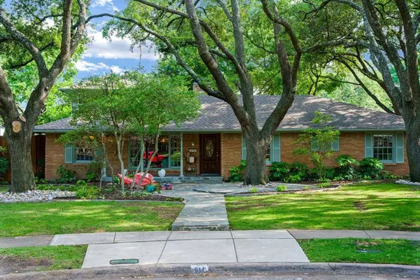 911 Saint Lukes Drive, Richardson, TX 75080