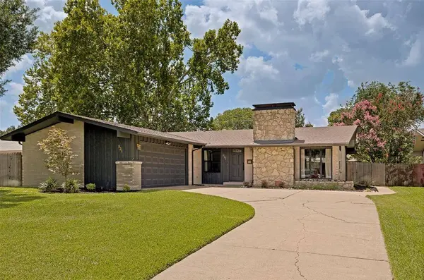 921 Forreston Drive
