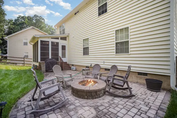 220 Holmes Ct, Concord, NC 28027-9601
