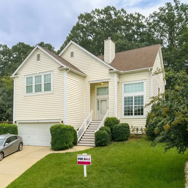 220 Holmes Ct,  Concord,  NC 28027-9601