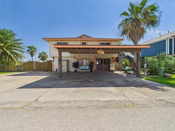 1067 Redfish ST, Bayou Vista, TX 77563