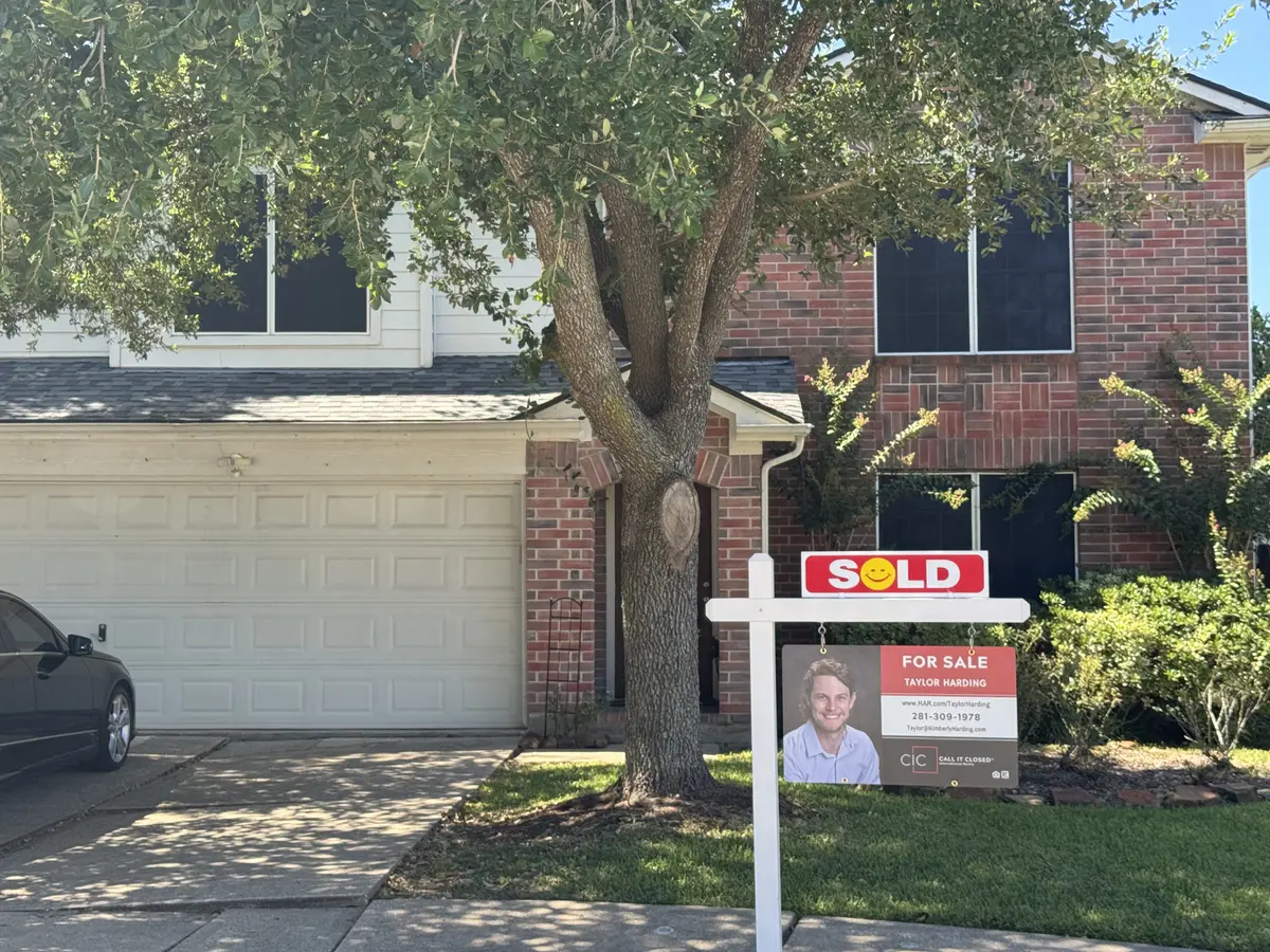 206 Fox Springs Ct, Dickinson, TX 77539-3939