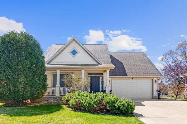2710 Red Splendor CIR E, Saint Paul, MN 55119