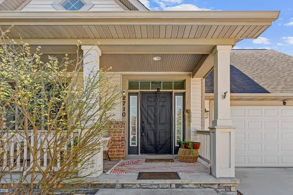 2710 Red Splendor CIR E, Saint Paul, MN 55119