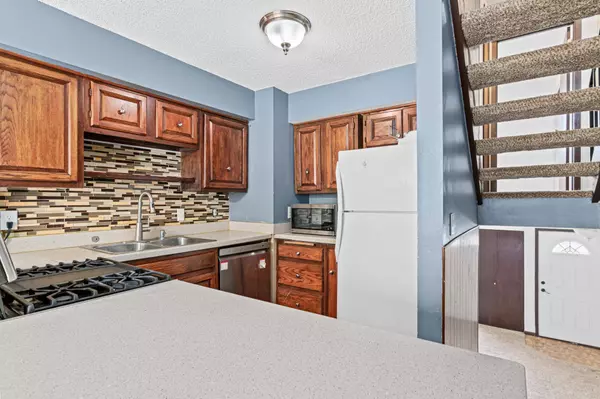 5636 Brookdale DR N, Brooklyn Park, MN 55443