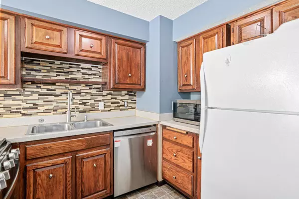 5636 Brookdale DR N, Brooklyn Park, MN 55443