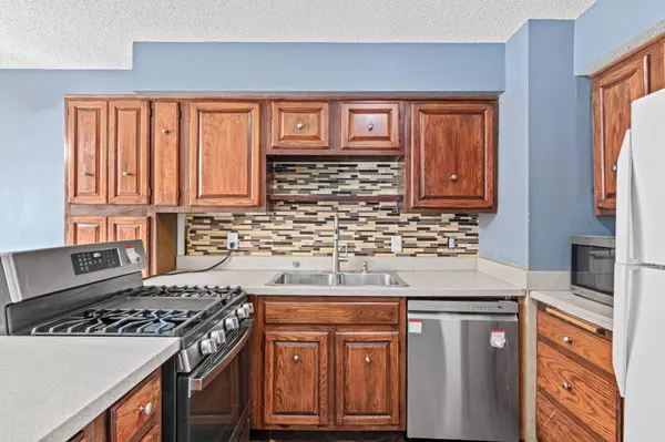 5636 Brookdale DR N, Brooklyn Park, MN 55443