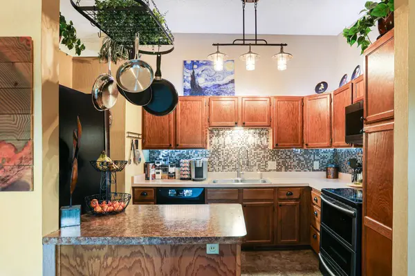 13036 Judicial RD, Burnsville, MN 55337