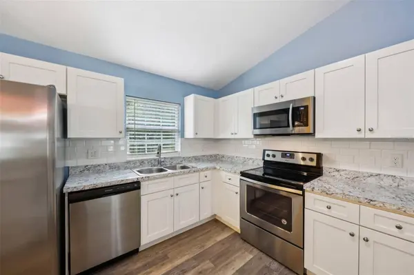 395 ALCAZAR AVE, De Leon Springs, FL 32130