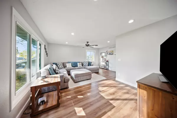 St Cloud, MN 56301-4875,617 Roosevelt Rd