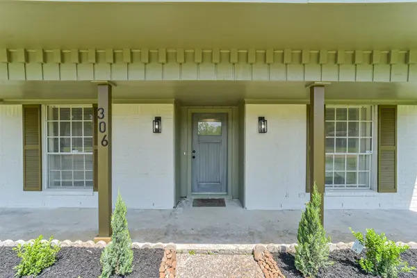 306 Red Bud LN, Baytown, TX 77520