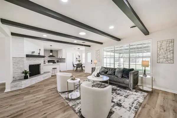 306 Red Bud LN, Baytown, TX 77520
