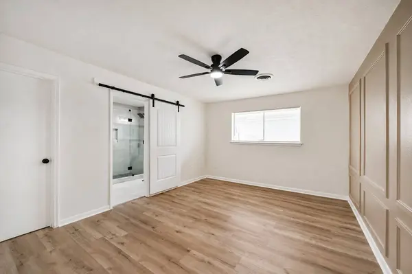 306 Red Bud LN, Baytown, TX 77520