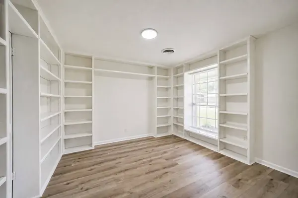 306 Red Bud LN, Baytown, TX 77520