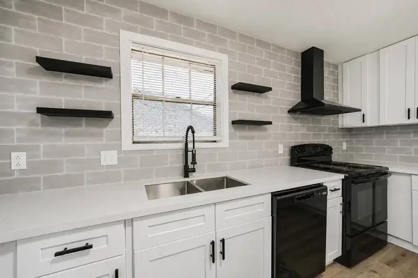 306 Red Bud LN, Baytown, TX 77520