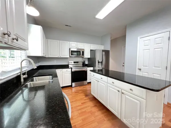 2609 Lamp Post LN, Kannapolis, NC 28081