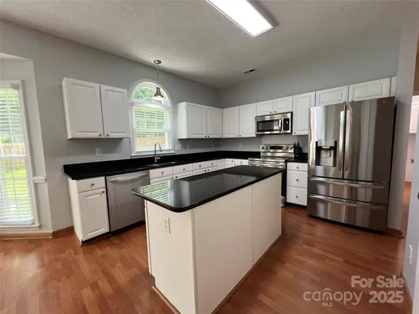 2609 Lamp Post LN, Kannapolis, NC 28081