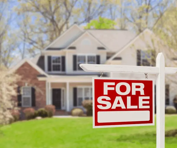 feature image of Why Sellers Should Use a Real Estate Agent vs. For Sale By Owner
