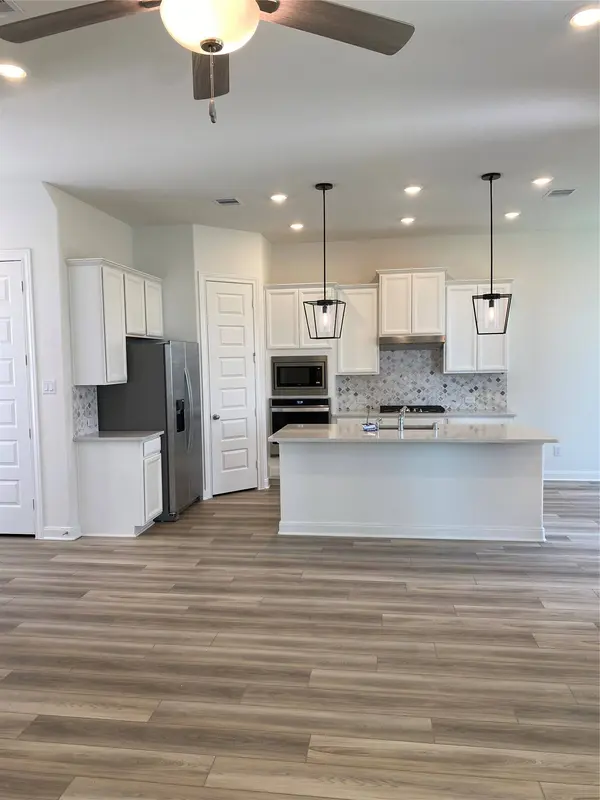 2418 Yacht Harbor DR, Kemah, TX 77565