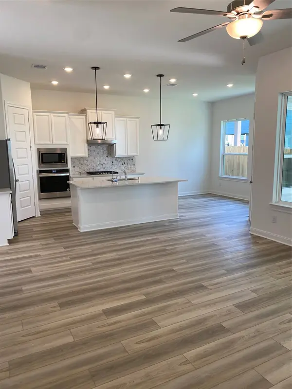 2418 Yacht Harbor DR, Kemah, TX 77565