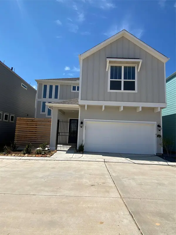 2418 Yacht Harbor DR, Kemah, TX 77565