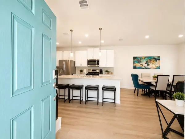624 Pelican DR, Kemah, TX 77565