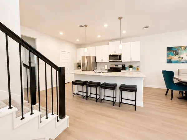 624 Pelican DR, Kemah, TX 77565