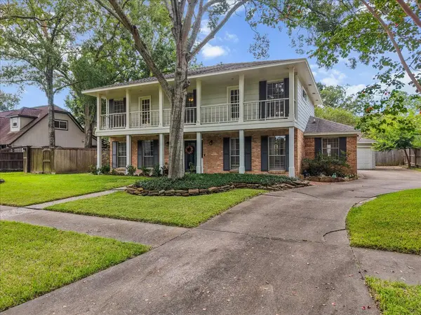 15710 Crestbrook DR, Houston, TX 77059