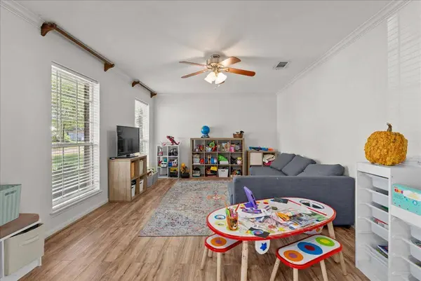 15710 Crestbrook DR, Houston, TX 77059