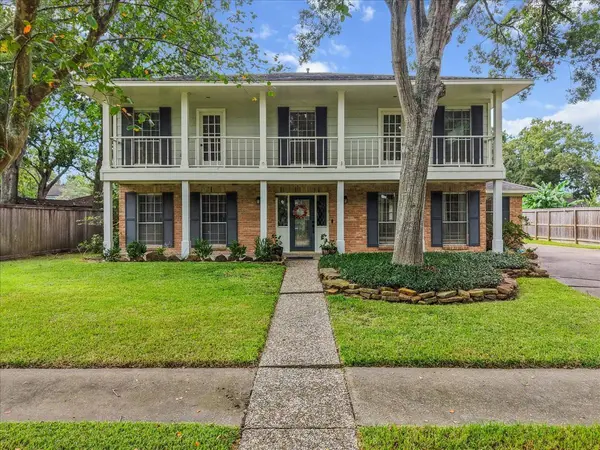15710 Crestbrook DR, Houston, TX 77059