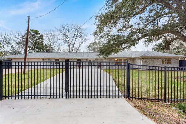 13800 6th ST, Santa Fe, TX 77517