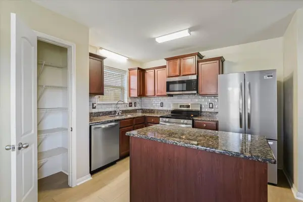 412 Hawks View DR, La Marque, TX 77568