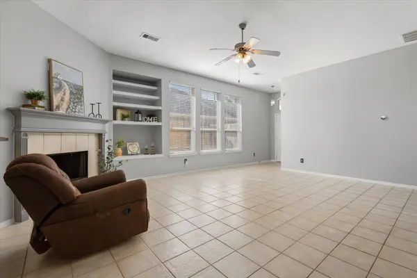 104 Laurel Meadow CT, La Marque, TX 77568