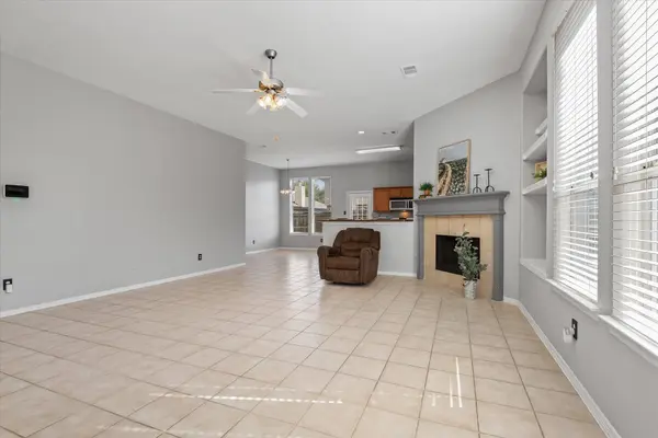 104 Laurel Meadow CT, La Marque, TX 77568