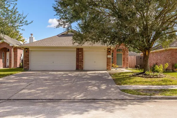 104 Laurel Meadow CT, La Marque, TX 77568