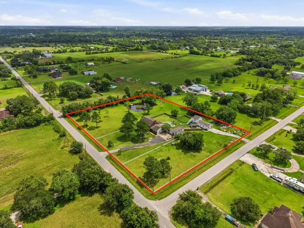 7009 Avenue R, Santa Fe, TX 77510