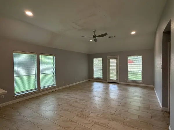 5525 Main ST, Santa Fe, TX 77510
