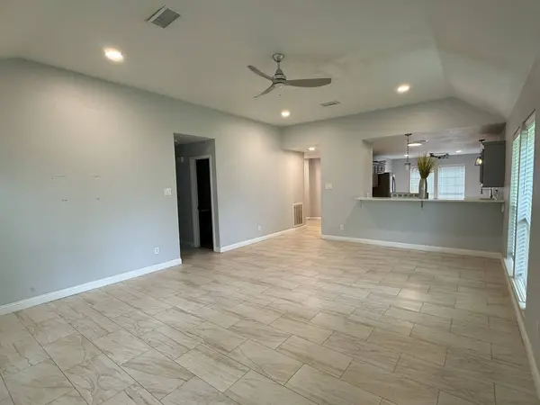 5525 Main ST, Santa Fe, TX 77510