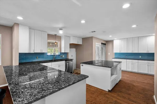7228 Avenue R, Santa Fe, TX 77510