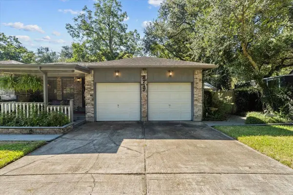 8717 Acorn LN, Hitchcock, TX 77563
