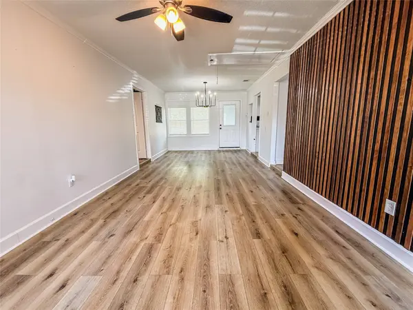 4501 E 38th ST, Dickinson, TX 77539