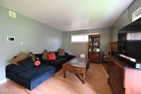 3529 Mayo Dr, Louisville, KY 40218