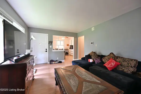 3529 Mayo Dr, Louisville, KY 40218