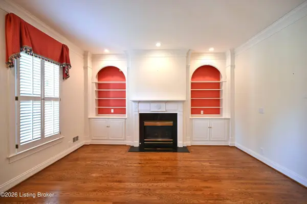 206 Coralberry Rd, Louisville, KY 40207